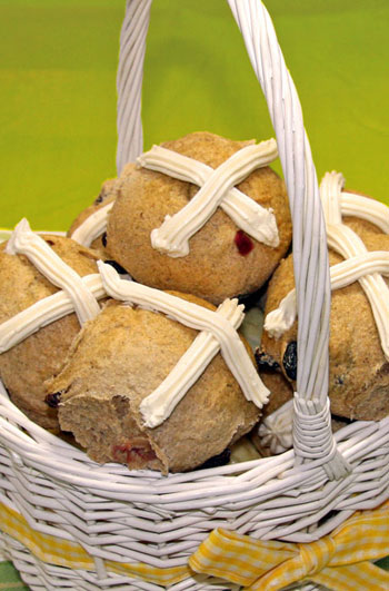 Spice up Your Easter Weekend with Hot Cross Buns