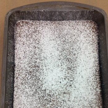 sugar_dusting_brownies