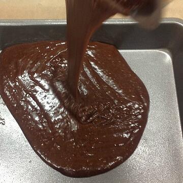 pouring_brownie_batter_WEB