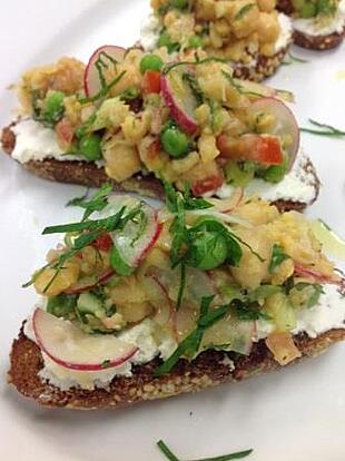 Spring_crostini