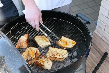 Grilled Cheesy Bread: The Best Non-Meat to Barbecue This Summer